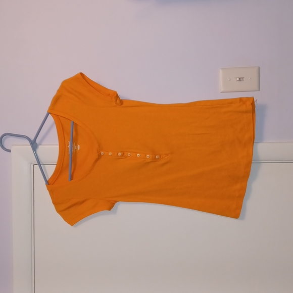 4 Old Navy Women's Shirts - Picture 9 of 10